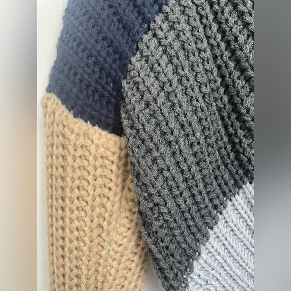 Cropped stripped sweater with fraying accents - Picture 3 of 3